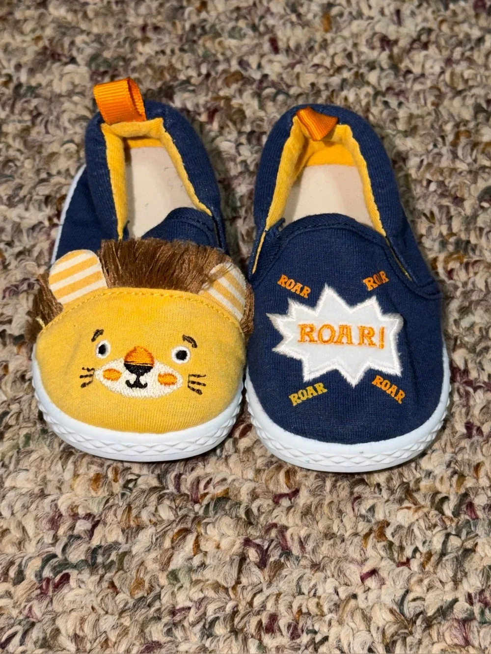 Infant size 2 Slip-On Lion Shoes in Navy and Yellow